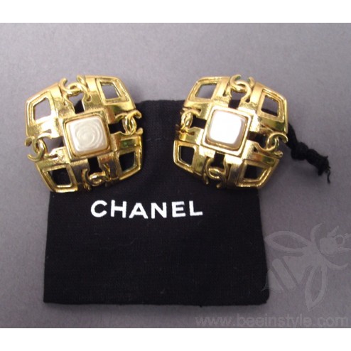 Chanel Authentic Vintage Golds CC Mabe Pearls Clip Earings